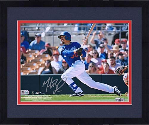 Çerçeveli Mookie Betts Los Angeles Dodgers İmzalı 8 x 10 İsabet Fotoğrafı - İmzalı MLB Fotoğrafları