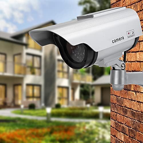 Kukla Kamera Açık Kapalı Sahte Güvenlik Kamera Simüle CCTV Gözetim Sistemi ile GÜNEŞ PANELI ve Uyarı Sticker Çıkartmaları (Gümüş)